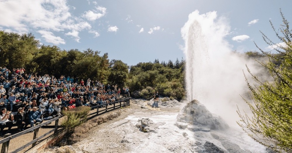 【2025 Wai-O-Tapu 懷奧塔普地熱世界攻略】Lady Knox 間歇泉時間、門票與必看景點