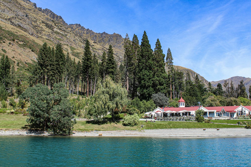 紐西蘭皇后鎮瓦卡蒂普湖 Walter Peak High Country Farm 與南阿爾卑斯山景色